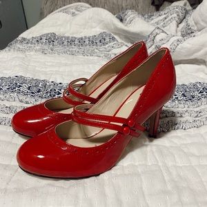 ADORABLE VINTAGE ruby red heels :))